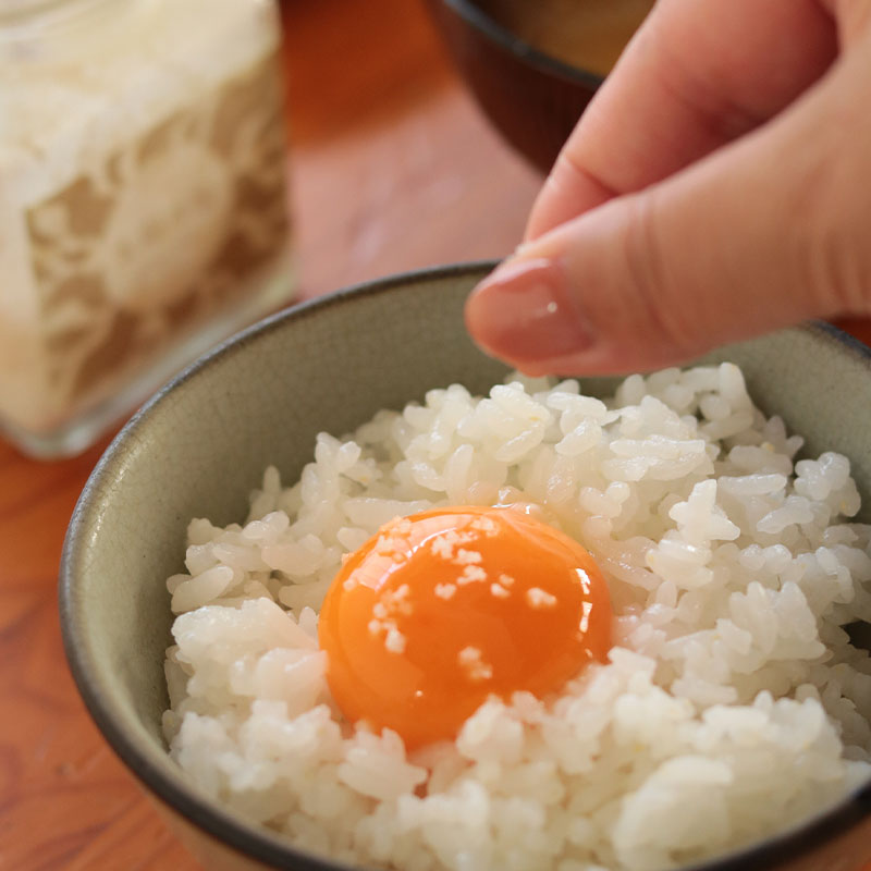 太陽の塩で卵かけごはん