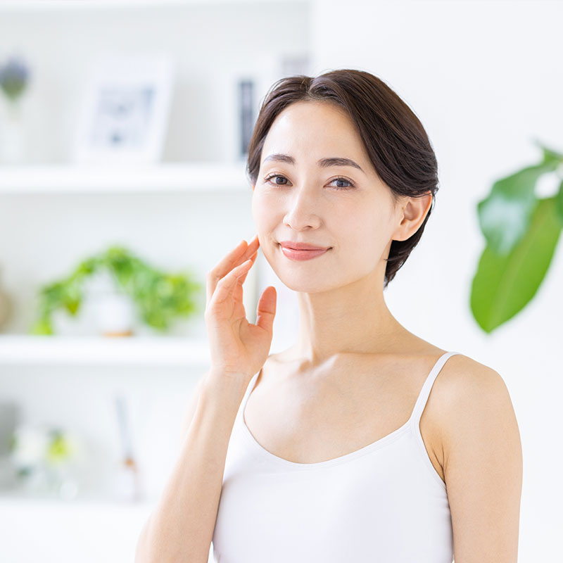 肌のきれいな女性