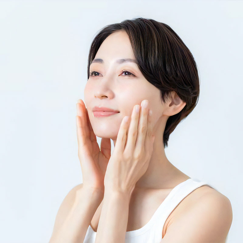 化粧水をハンドプレス