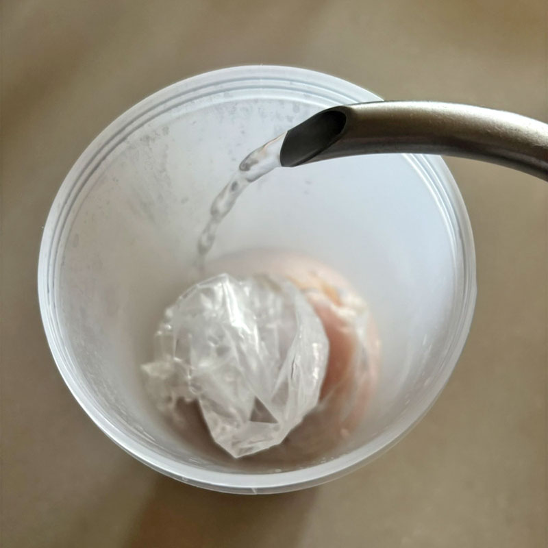 お湯を入れる