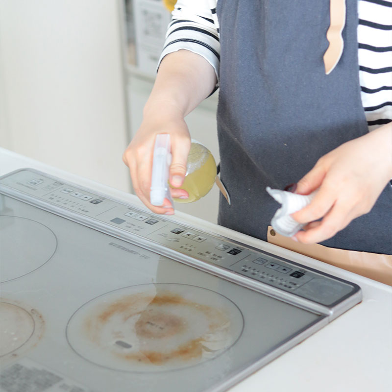 台所を掃除する