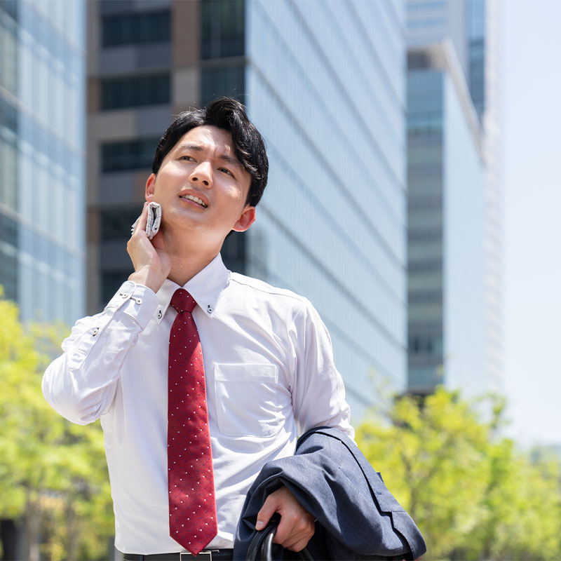 真夏のビジネスマン