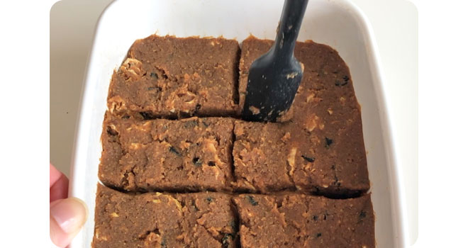 だしと味噌を混ぜたものをお椀に入れる