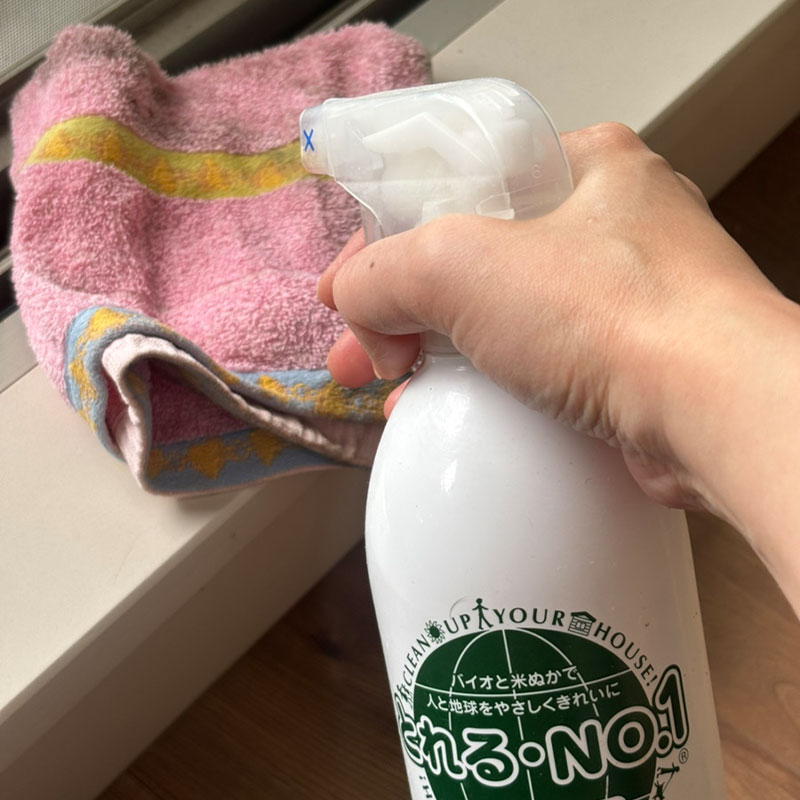 タオルにとれるNO.1を吹き付ける